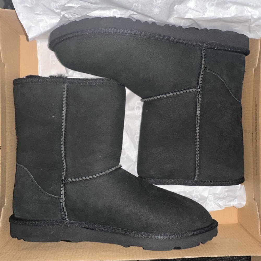 ❄️🌫️UGG CLASSIC SHORT ❄️🌫️ - Picture 5 of 11